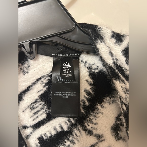 WHBM Black + White Rose Print Ruana Wrap - Picture 10 of 11